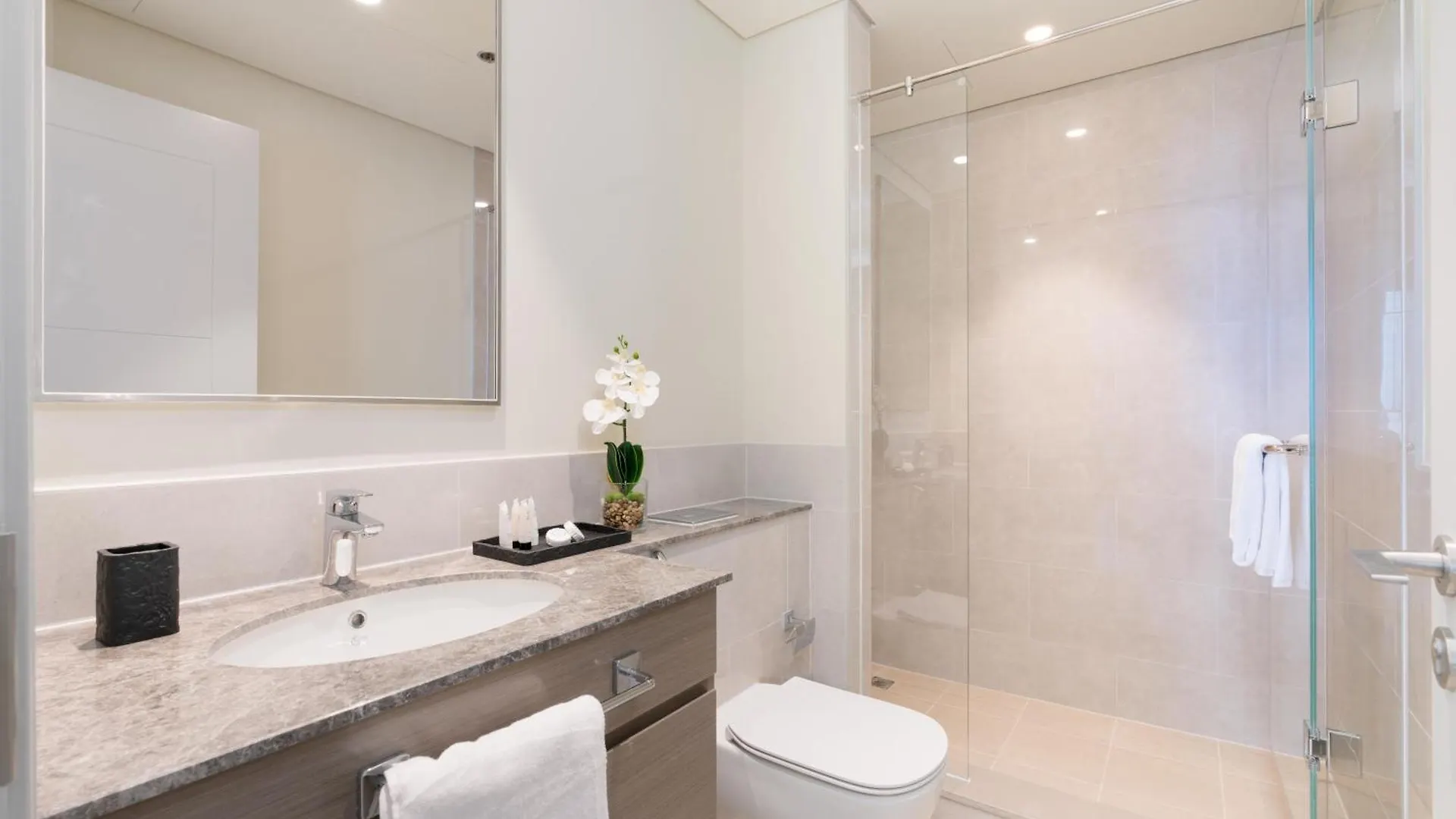 Forte Tower 1 - Modernized Two Bedroom Apartment In Downtown Dubai